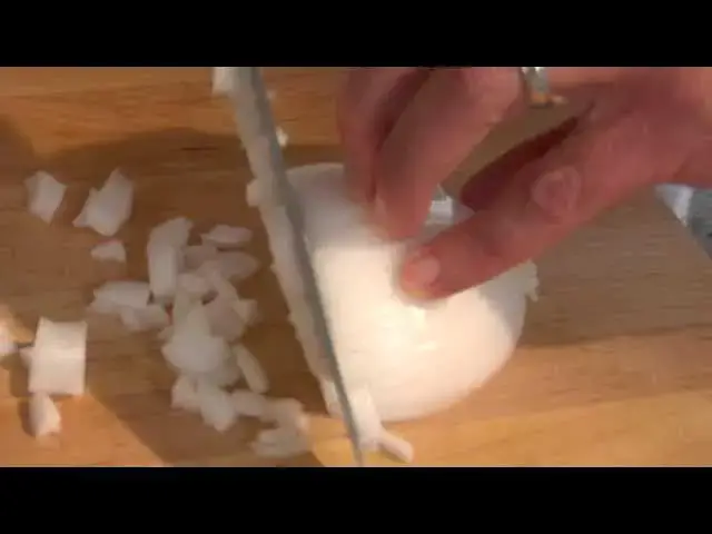 Video thumbnail for Jamie Deen's How-To: Dicing an Onion