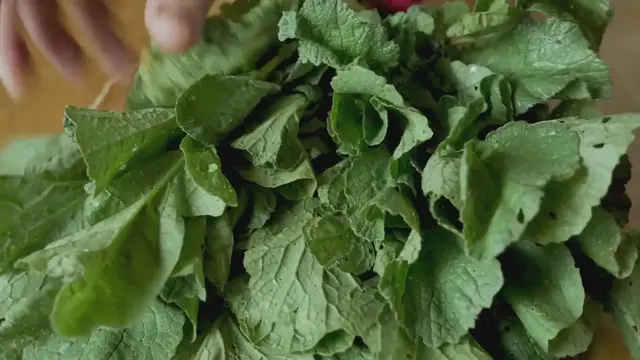 Video thumbnail for Tom Yum Soup with Shrimp and Lemongrass Recipe