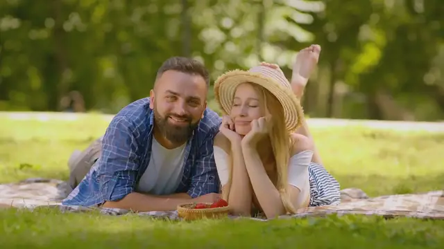 Video thumbnail for Travis Kelce Supports Taylor Swift at London Eras Tour: Second Night Highlights