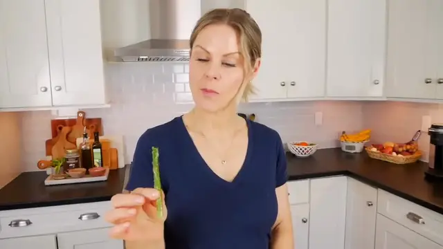 'Video thumbnail for HOW TO COOK ASPARAGUS 15 minute oven roasted asparagus recipe(720P HD)'