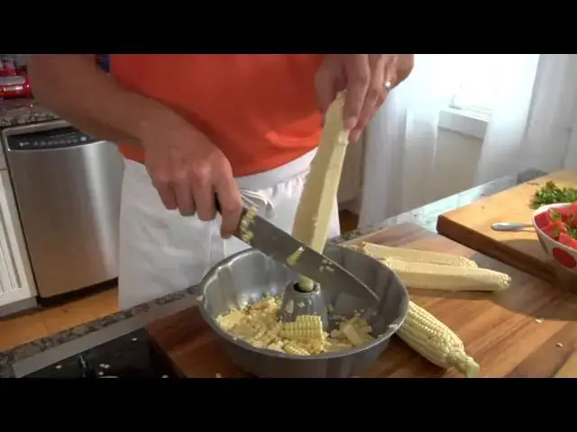 Video thumbnail for Jamie Deen's How-To: Corn off the Cob