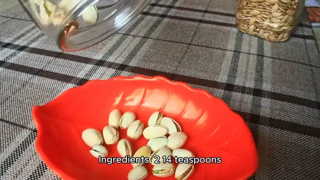 Video thumbnail for Beignet recipe