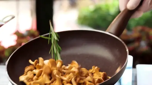 Video thumbnail for Savory Spinach and Mushroom Quesadillas: A Quick Bite of Heaven
