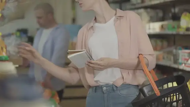 Video thumbnail for Saving Money on Dining and Food Expenses