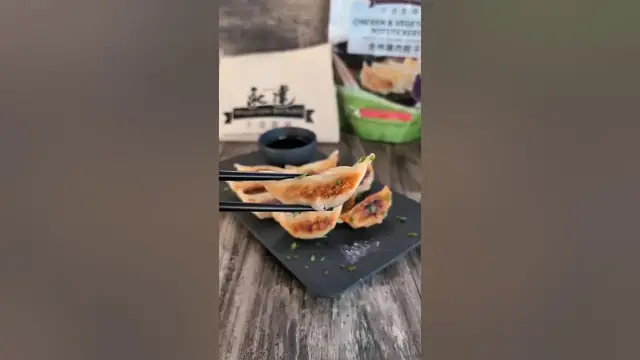 Video thumbnail for How to pan fry frozen dumplings 🥟 #howto #dumplings #gyoza