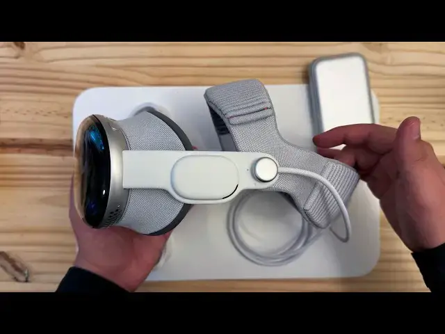 Video thumbnail for Unboxing the New M5 Vision Pro