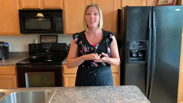 'Video thumbnail for How to Make Delicious Healthy Ice Cream (720p_30fps_H264-128kbit_AAC)'