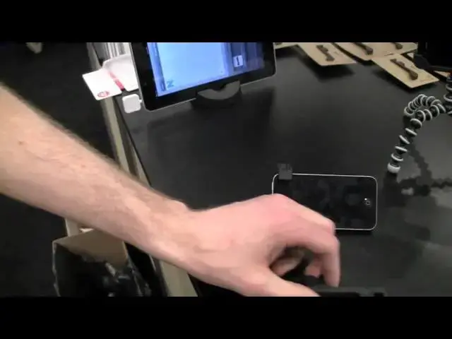 Video thumbnail for Hands on with the Glif iPhone 4 Stand, a neat little product with a great story [Macworld 2011]