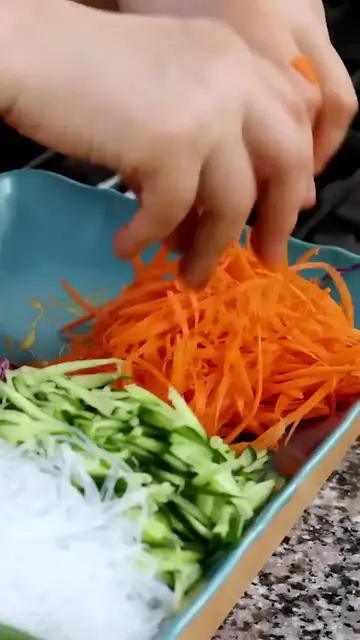 Video thumbnail for Korean style Vietnamese rice paper rolls (월남쌈)  recipe  cooking(720P HD)