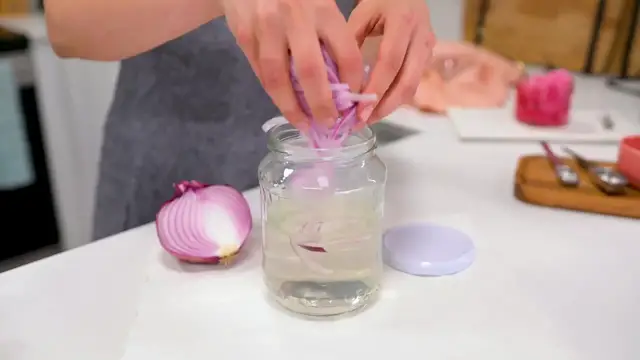 'Video thumbnail for How To Quick Pickle Red Onion (720P HD)'