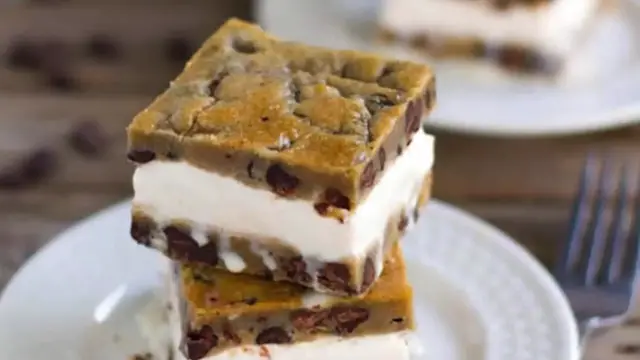 Video thumbnail for Chocolate Chip Cookie Ice Cream Bars recipe