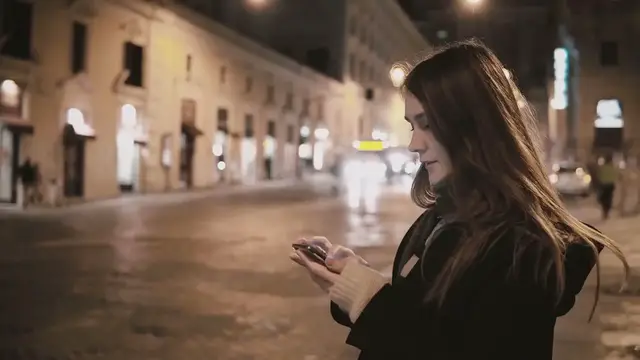 Video thumbnail for 5G vs. Wi-Fi 6: What’s the Difference and Why It Matters