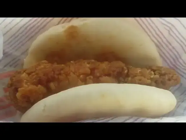 Video thumbnail for Crispy chicken sandwich taco box