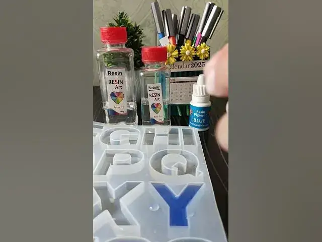 'Video thumbnail for resin keychain making||#resinart #resinartdesign #shorts @busymomcraft'