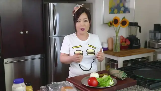 Video thumbnail for How to Make Hamburgers (햄버거)(720P HD)