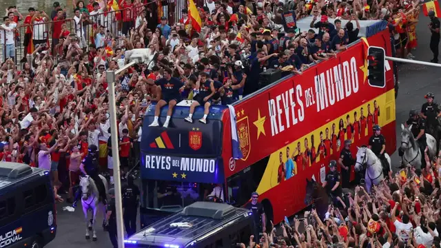 Video thumbnail for Spain welcomes back its World Cup heroes