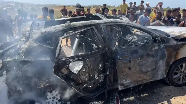 Video thumbnail for Israeli strike hits civilian vehicle in central Gaza, kills two Palestinians.