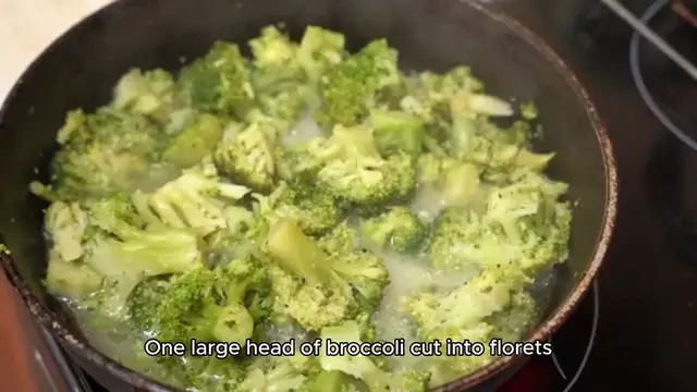 Video thumbnail for Broccoli and stilton soup recipe