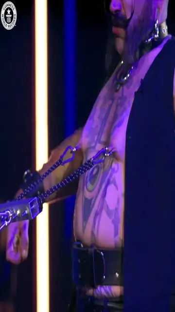 Video thumbnail for Heaviest vehicle pulled by the nipples