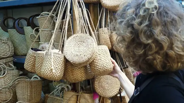 Video thumbnail for How to Make the Tunisian Cinch Bag