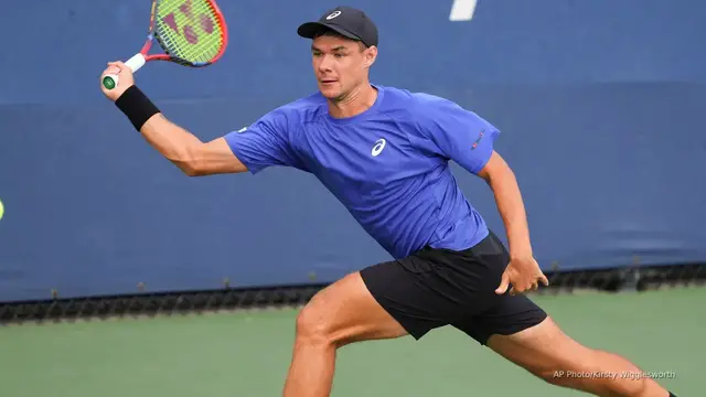'Video thumbnail for Polish CEO apologizes after taking hat from young tennis fan at US Open'