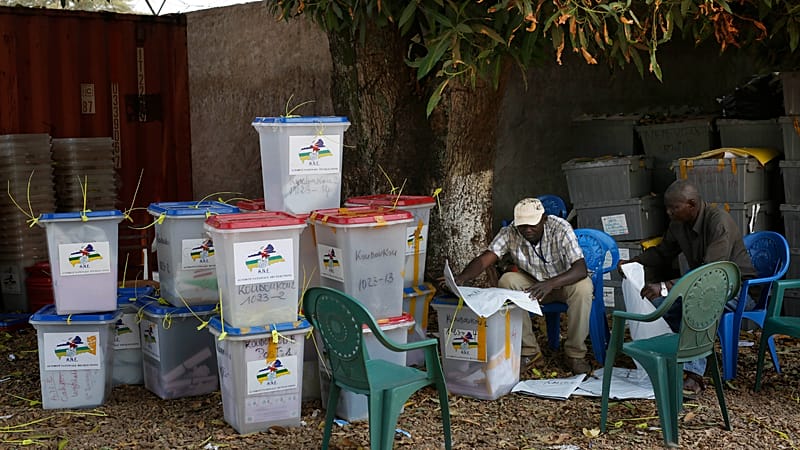 Video thumbnail for Strike delays release of election results in Central African Republic