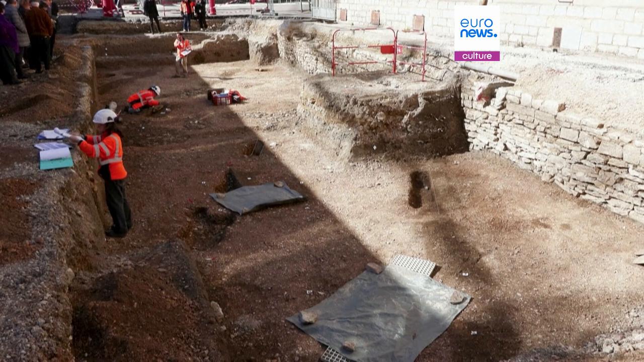 Video thumbnail for The Dijon five: Ancient skeletons found sitting upright in French school playground