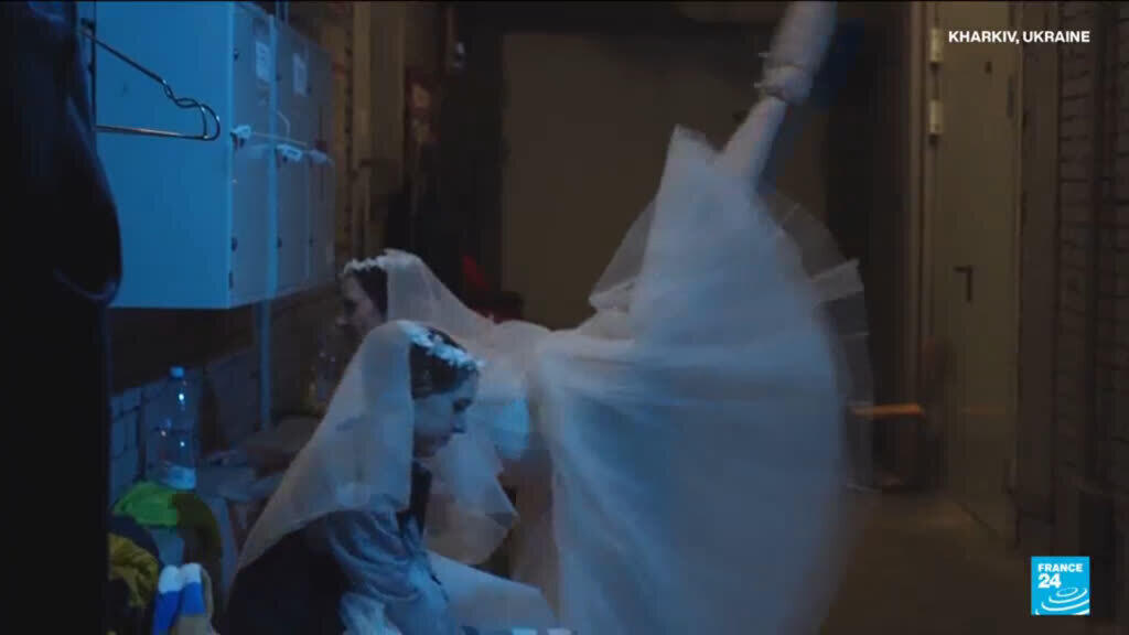 Video thumbnail for War in Ukraine: Kharkiv opera defies Russian bombardment