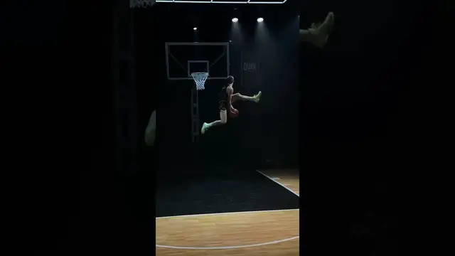 'Video thumbnail for Amazing Dunk League Basketball Slam Dunk'