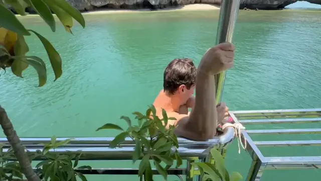 Video thumbnail for Man Slips into Water from Boarding Platform on Cát Bà Island