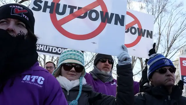 'Video thumbnail for US government shutdown: Federal workers turn to food banks to make ends meet'