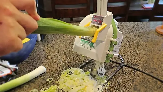 Video thumbnail for 5 Kitchen Gadgets put to the Test - Part 85