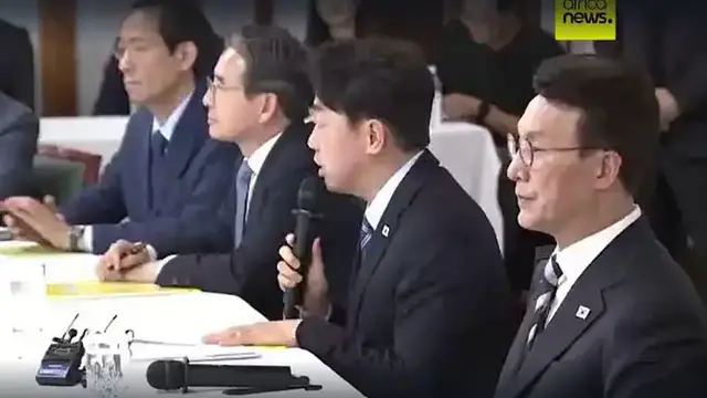 'Video thumbnail for 300 South Korean workers detained in US immigration raid to be returned home'