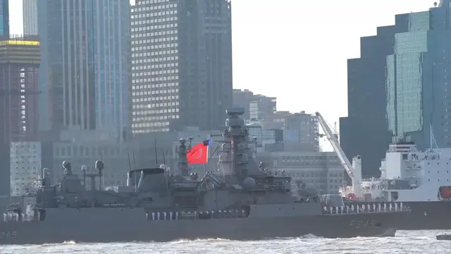 Video thumbnail for US: Türkiye's TCG Orucreis docks in New York ahead of Parade of Sail.