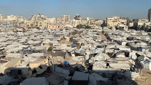 Video thumbnail for Gaza Children Find Moments Of Play 2.