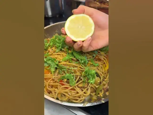 Video thumbnail for Gebratene Nudeln 😍😋🔥🌶️