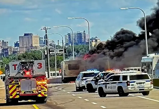 Video thumbnail for Driver escapes fire on hotel shuttle bus near Newark airport