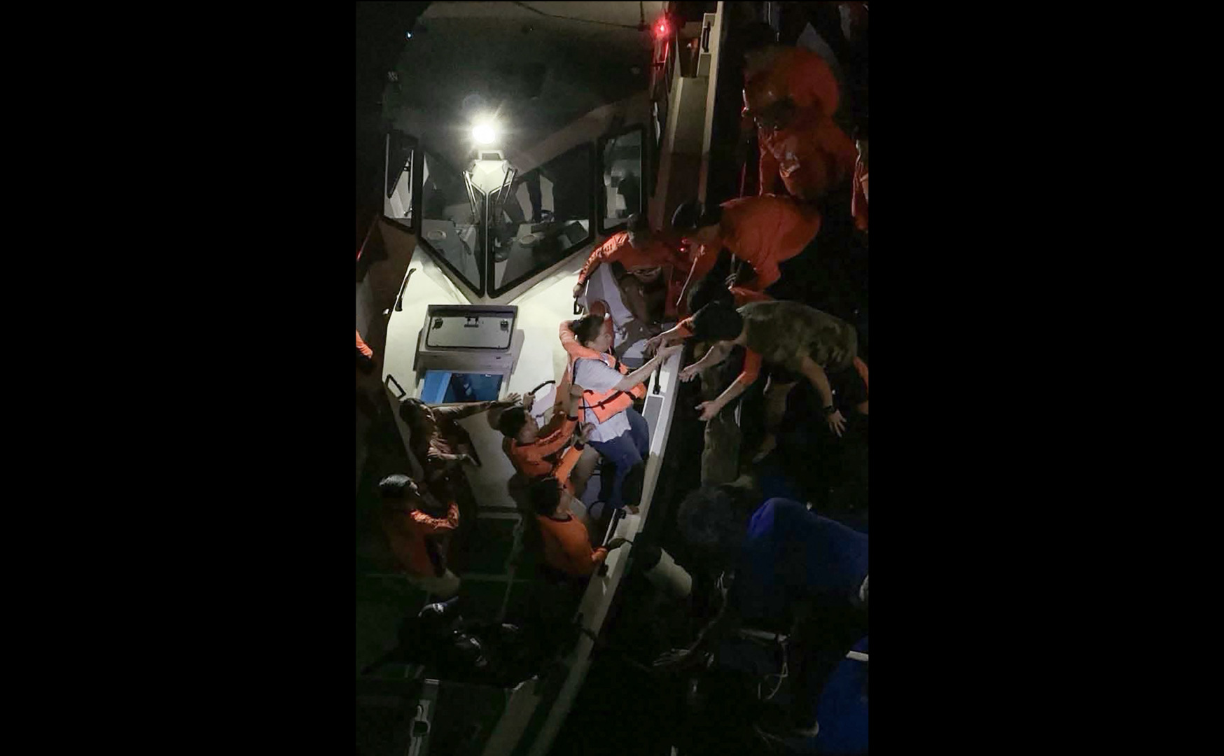 Video thumbnail for Ferry capsizes in southern Philippines, leaving 18 dead and dozens missing
