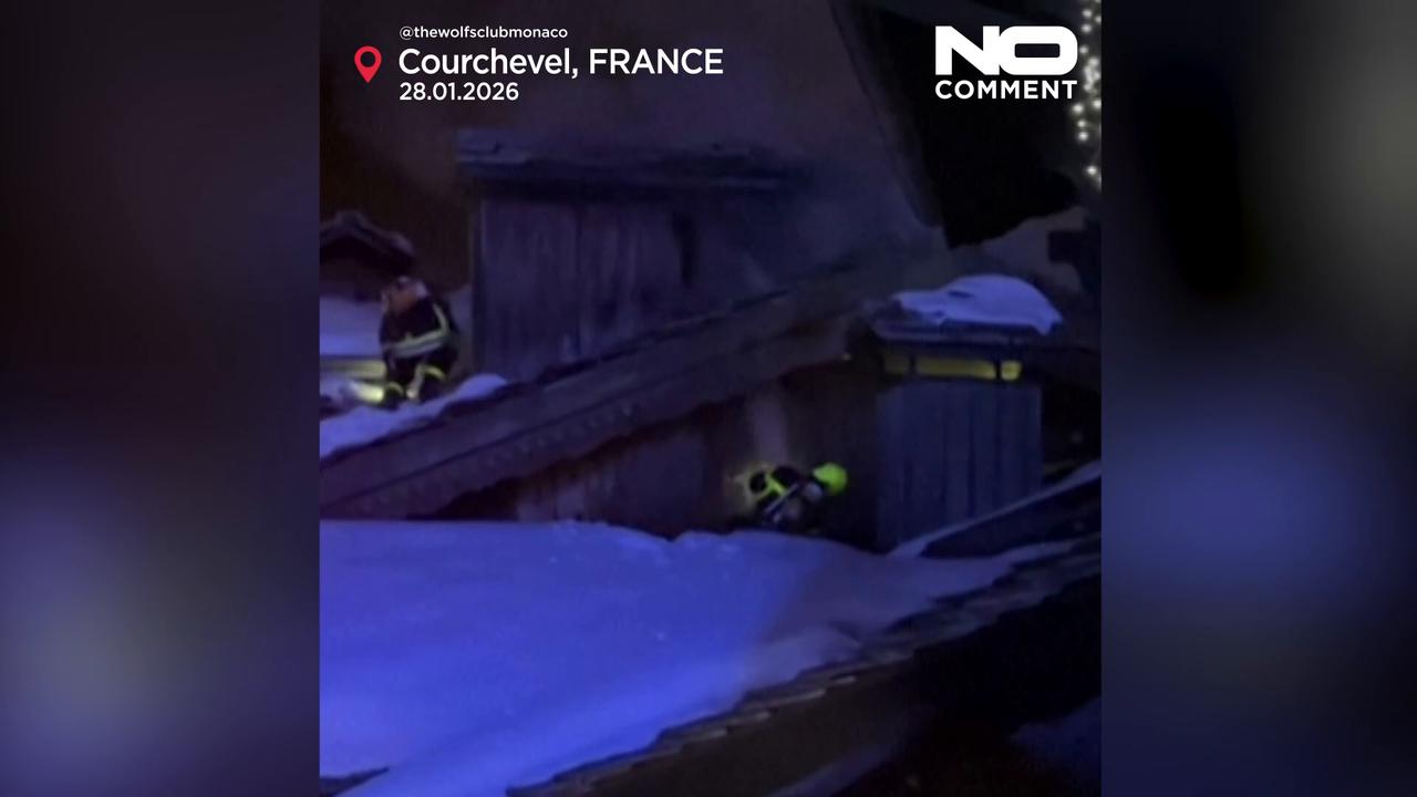 Video thumbnail for Major fire at Courchevel's Grandes Alpes hotel, hundreds evacuated