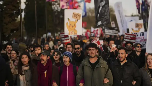 'Video thumbnail for 'A terrible day for Turkish democracy', the opposition party says as Imamoglu appears in court'