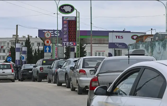 Video thumbnail for Russia's fuel crisis deepens following Ukrainian drone strikes