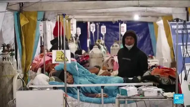 Video thumbnail for Indonesian earthquake : Aid reaches Flores as death toll climbs
