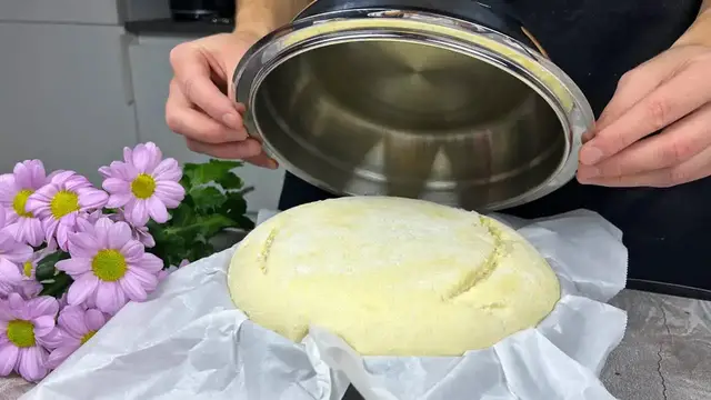 'Video thumbnail for Bread lovers will be shocked!! Cover the dough with a lid and wait 30 minutes!'