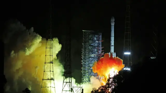 Video thumbnail for China launches mission to retrieve asteroid samples