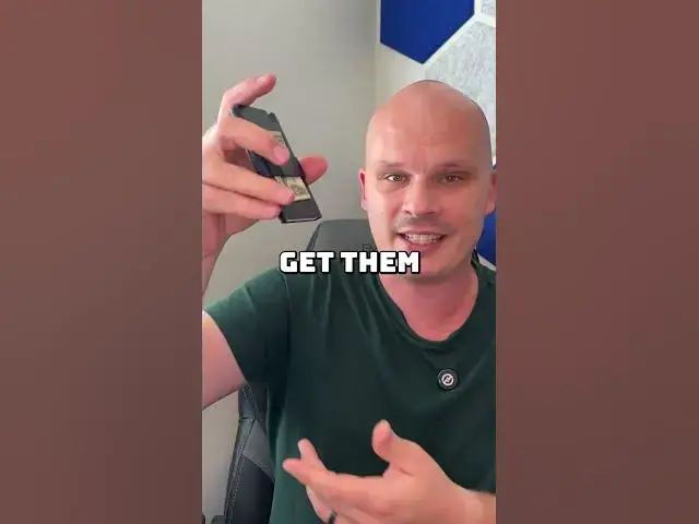 'Video thumbnail for Do Cards Fall Out of The Ekster Card Holder Pro?'