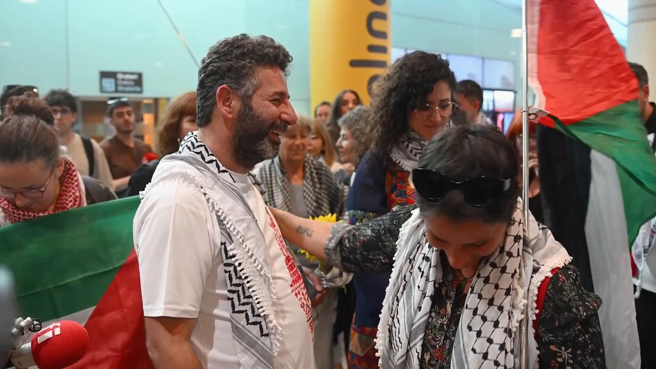Video thumbnail for Spain: Global Sumud Flotilla activist returns to Spain after Israeli detention.