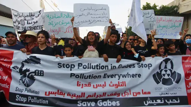 'Video thumbnail for Thousands protest across Tunisia over pollution caused by phosphate plant'