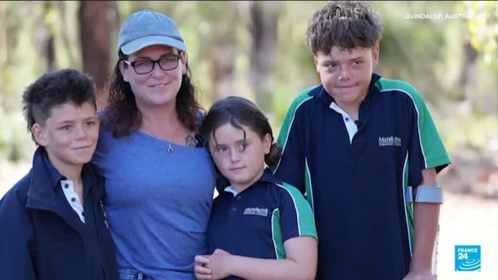 Video thumbnail for Australia 13-year-old swims for hours to save family swept out to sea