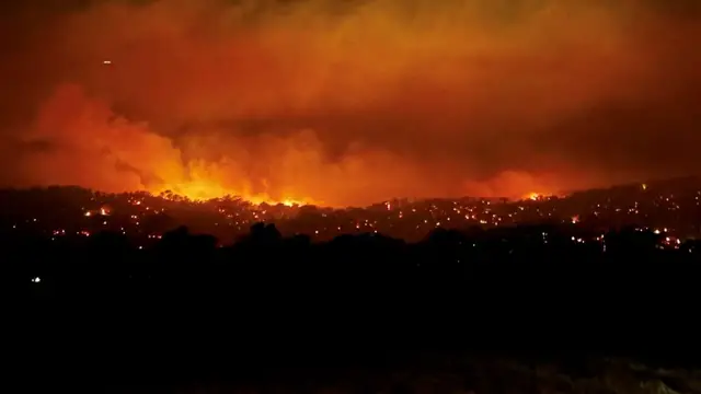 Video thumbnail for Bushfires rage in southern Australia: Thousands of firefighters deployed to fight blaze