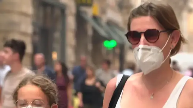 Video thumbnail for Facemasks return as French southwest air charges in fire smoke